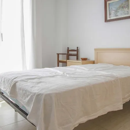 Apartamento De Tres Dormitorios Cerca Del Mar Apartment *