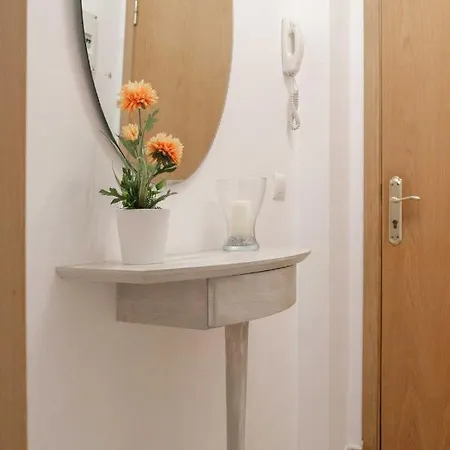 Apartamento De Tres Dormitorios Cerca Del Mar